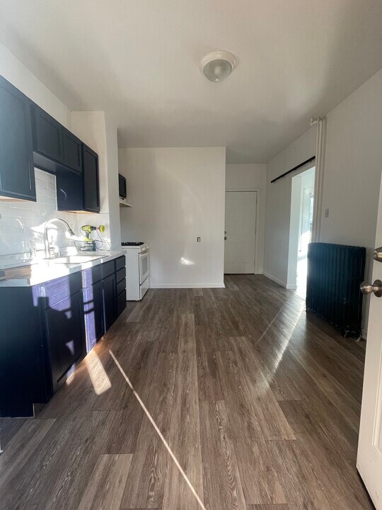 255 Glen St, Unit Studio in New Britain, CT - Foto de edificio