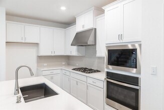 6400 Night Chinook Dr in Buda, TX - Foto de edificio - Building Photo