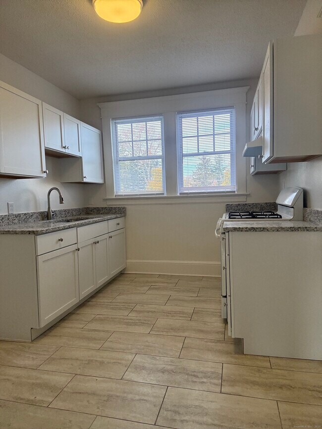 155 Elm St in West Haven, CT - Building Photo - Building Photo