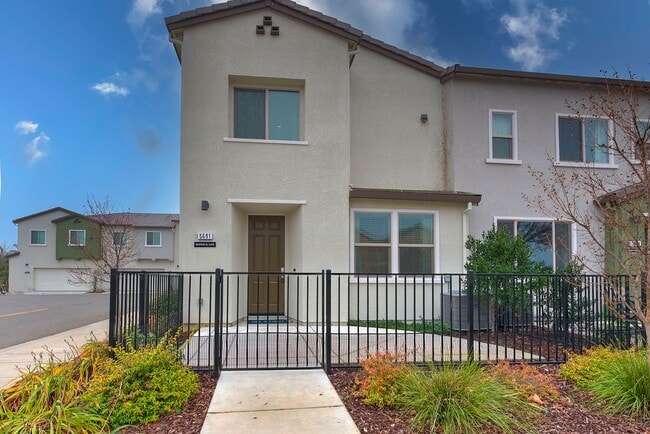 5691 Whimsical Ln in Sacramento, CA - Building Photo - Building Photo