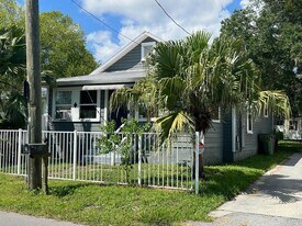 56 N Whitney St in St. Augustine, FL - Building Photo