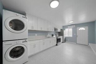 808 St Louis Ave, Unit 808 A Saint Louis Ave in Long Beach, CA - Building Photo