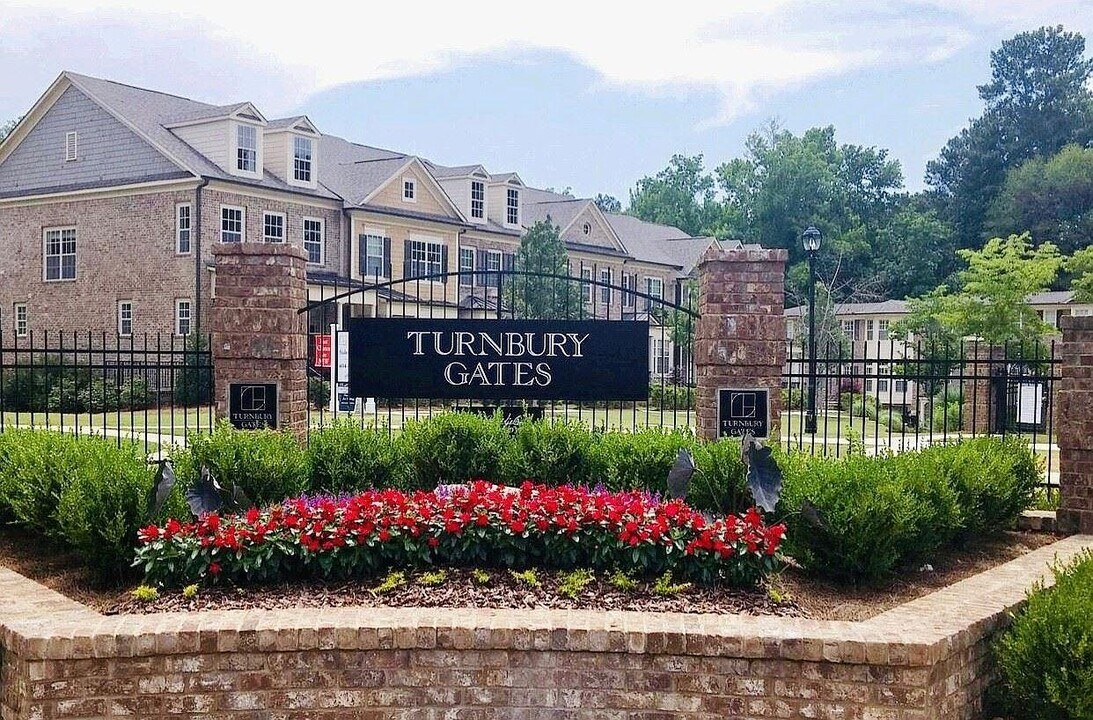 2425 Gatebury Cir in Atlanta, GA - Building Photo