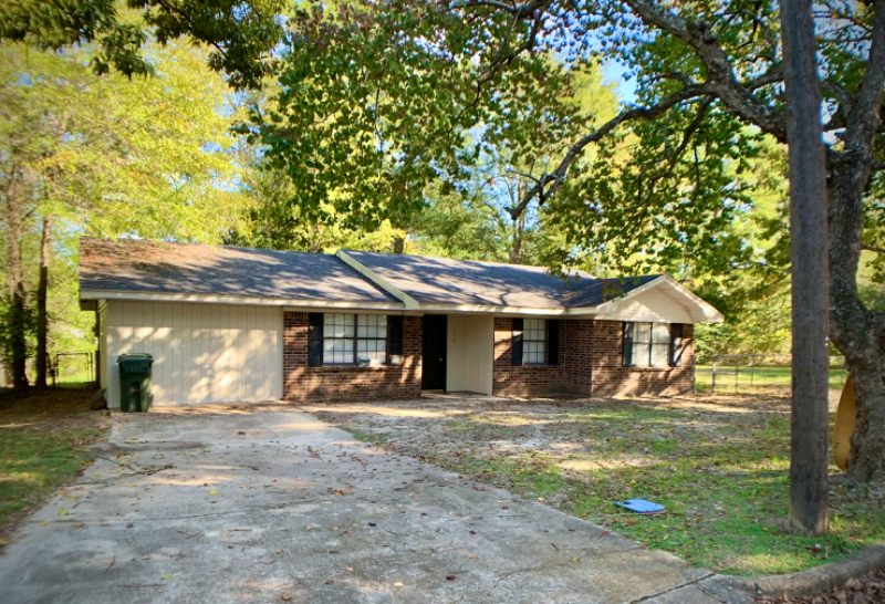 700 Tucker Dr in Woodville, TX - Building Photo