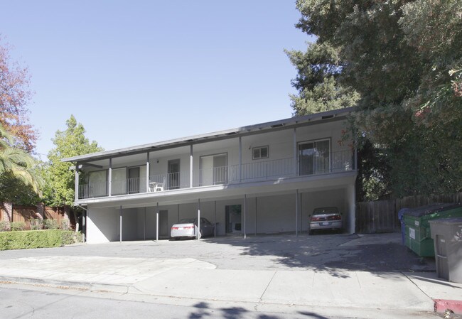 67 Fairview Avenue in Los Gatos, CA - Foto de edificio - Building Photo