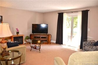 5 Amato Dr in South Windsor, CT - Building Photo - Building Photo