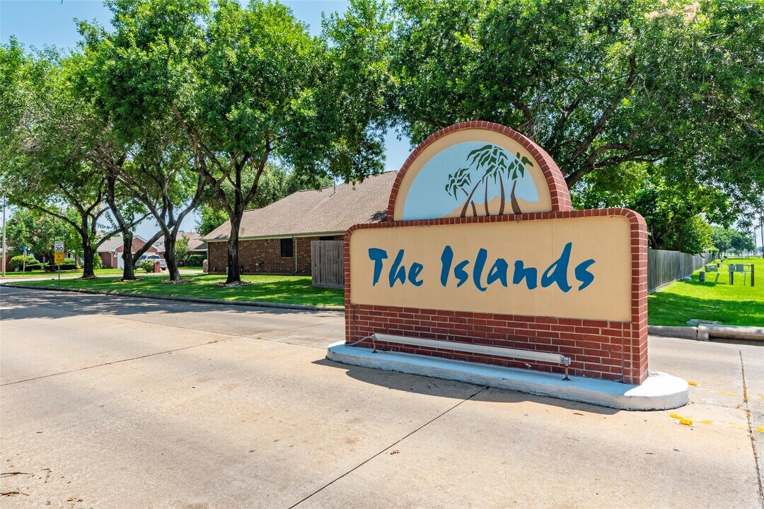 1437 26th Ave N in Texas City, TX - Building Photo