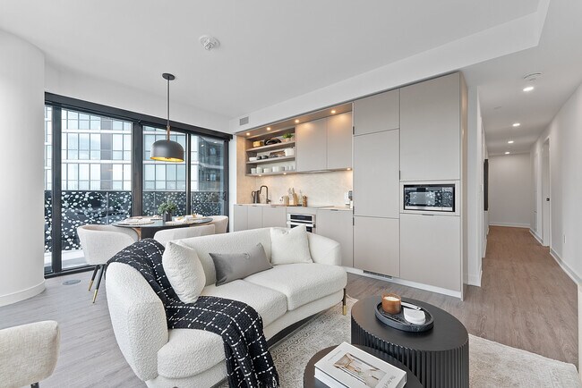 55 Charles St E in Toronto, ON - Building Photo - Building Photo