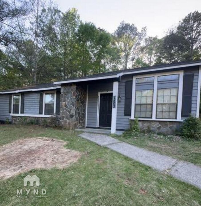 7803 Chase Woods Dr in Jonesboro, GA - Building Photo
