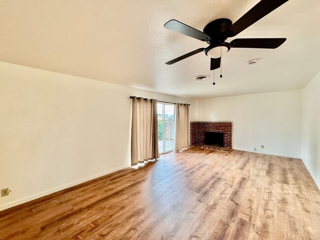 991 Granada Cir in Los Banos, CA - Building Photo - Building Photo