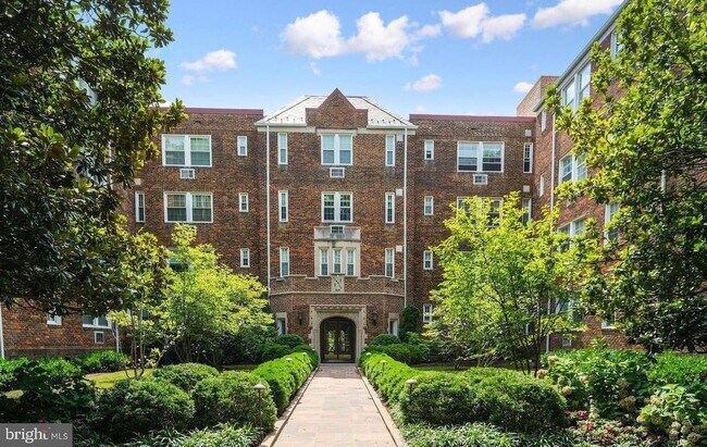 3051 Idaho Ave NW in Washington, DC - Building Photo - Building Photo