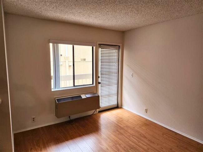132 S Clark Dr in West Hollywood, CA - Building Photo - Building Photo
