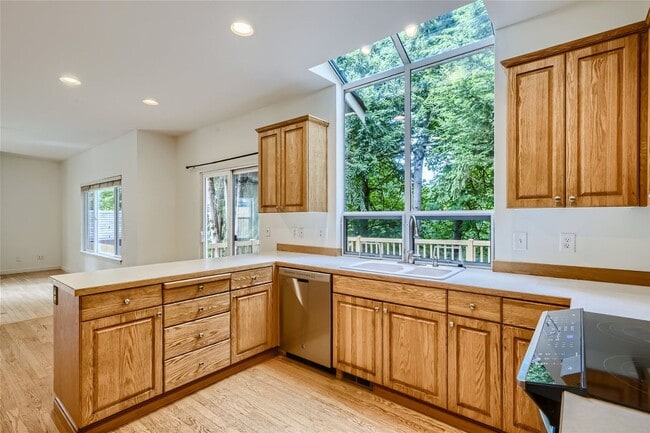 9038 NE 160th Pl in Kenmore, WA - Building Photo - Building Photo