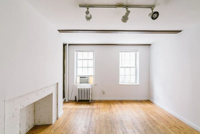 224 Sullivan St in New York, NY - Building Photo - Building Photo