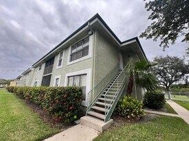 3932 NW 87th Ave in Sunrise, FL - Building Photo