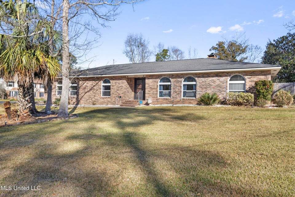 13721 Puerto Dr in Ocean Springs, MS - Building Photo