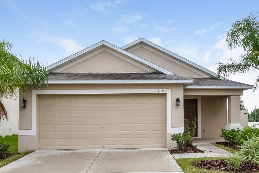 1105 Seminole Sky Dr in Ruskin, FL - Building Photo