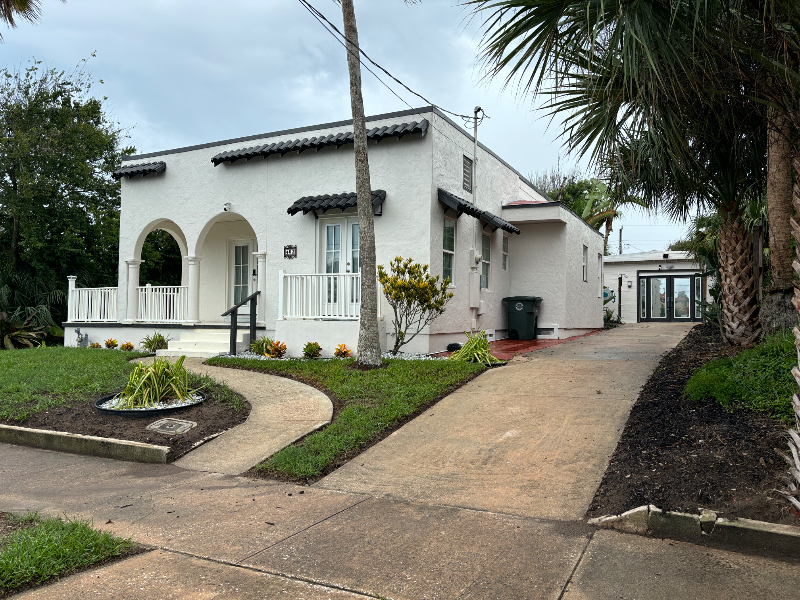 402 Hillside Ave in Daytona Beach, FL - Building Photo