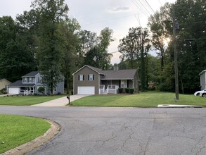 2541 Danielle Ct in Marietta, GA - Foto de edificio - Building Photo