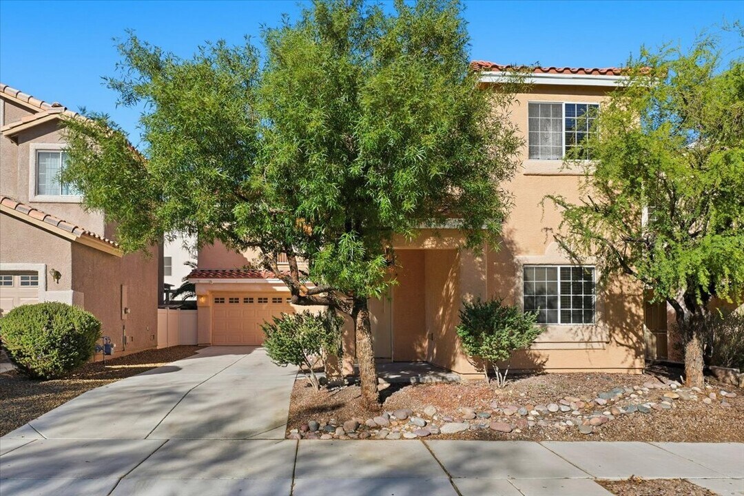 8928 Spotted Tail Ave in Las Vegas, NV - Building Photo