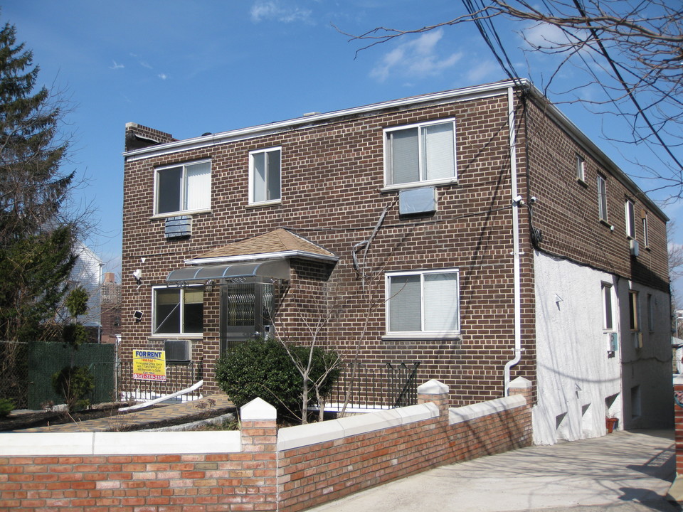 65-29 Maurice Ave in Flushing, NY - Building Photo