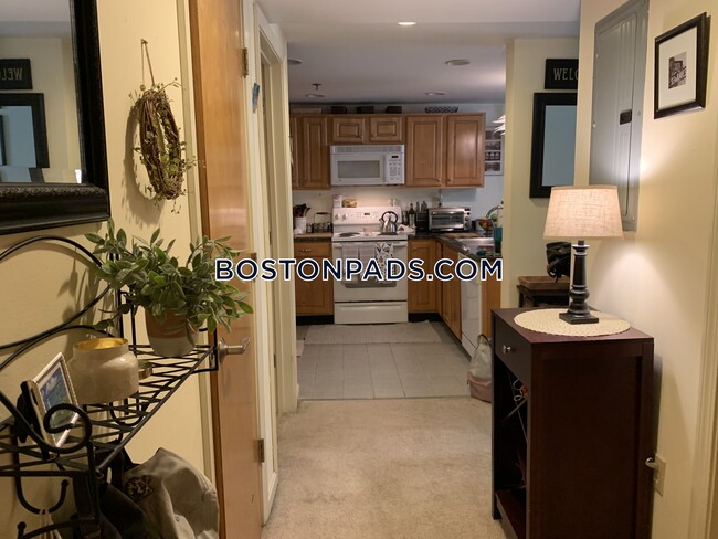 28 Queensberry St in Boston, MA - Building Photo - Building Photo