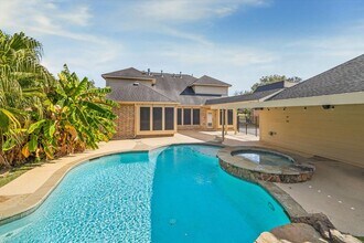 15614 Stone Gables Ln in Houston, TX - Building Photo - Building Photo