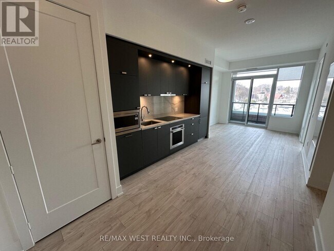 259 The Kingsway in Toronto, ON - Building Photo - Building Photo