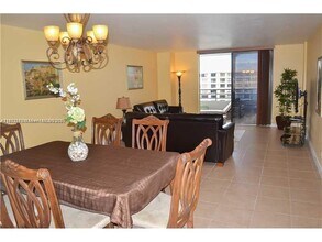 2500 Parkview Dr in Hallandale Beach, FL - Foto de edificio - Building Photo