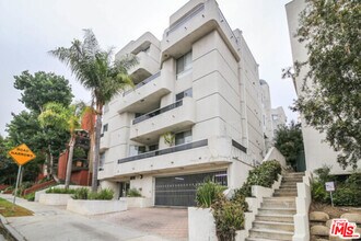 811 S Lucerne Blvd in Los Angeles, CA - Building Photo - Building Photo
