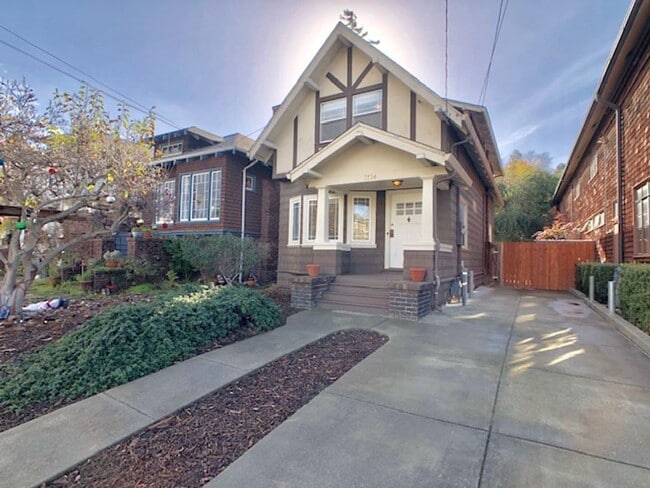 1714 Santa Clara Ave in Alameda, CA - Building Photo - Building Photo