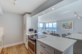 5510 N Ocean Dr in Riviera Beach, FL - Building Photo - Building Photo