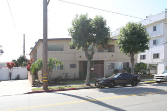 11512 Ohio Ave in Los Angeles, CA - Building Photo - Building Photo