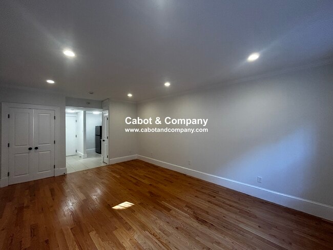 229 Beacon St, Unit B2 in Boston, MA - Building Photo - Building Photo