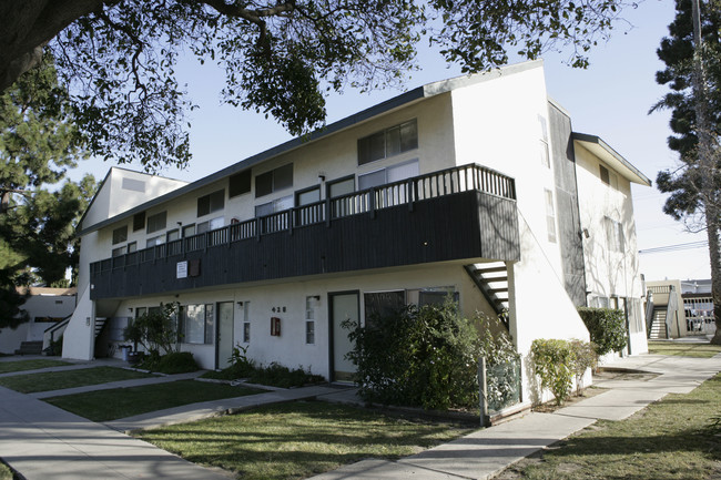 Avila Apartments in Oxnard, CA - Building Photo - Building Photo