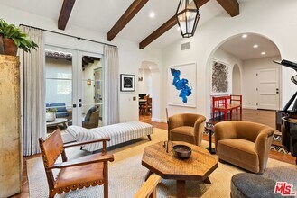 12234 Falkirk Ln in Los Angeles, CA - Building Photo - Building Photo