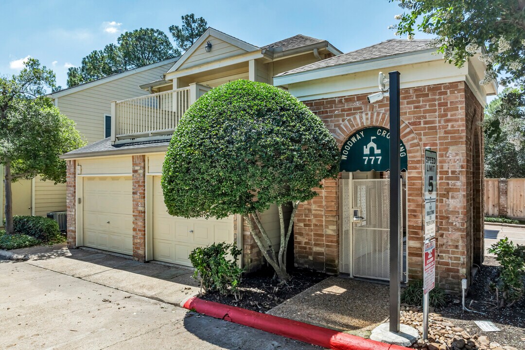 Woodway Crossing in Houston, TX - Building Photo