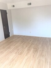 5712 Phillips Ave, Unit B8 in Pittsburgh, PA - Building Photo - Building Photo