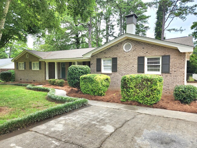 1482 Wesley Dr in Griffin, GA - Building Photo - Building Photo