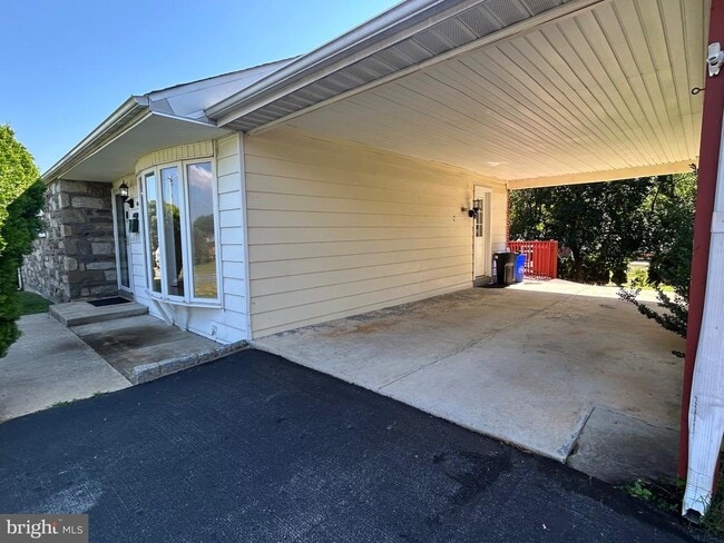 property at 409 Yale Ave
