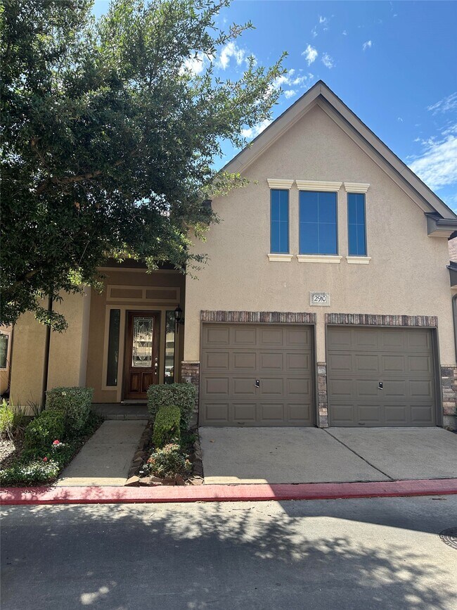 2910 Royal Oaks Green