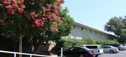 Whitney Mission Apartments in Carmichael, CA - Foto de edificio - Building Photo