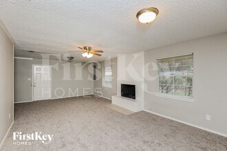 3001 Rufe Snow Dr in Richland Hills, TX - Foto de edificio - Building Photo