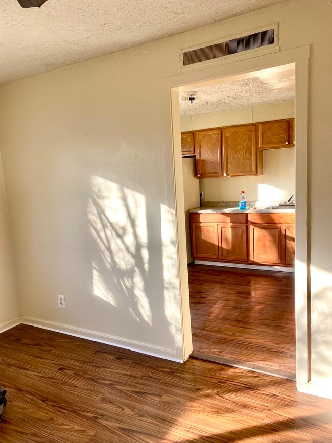 32620 Montcalm St, Unit 32620 in Westland, MI - Building Photo - Building Photo