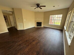 7723 Thorncreek Way in Houston, TX - Building Photo - Building Photo