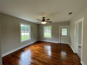 400 S Oak St in Tomball, TX - Building Photo - Building Photo