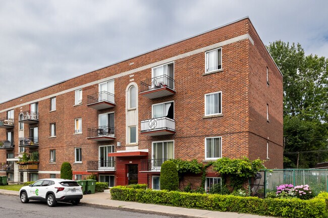 1575 Édouard-Laurin Boul in St. Laurent, QC - Building Photo - Primary Photo