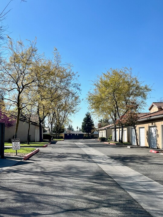 Montelena Townhomes in Fresno, CA - Building Photo