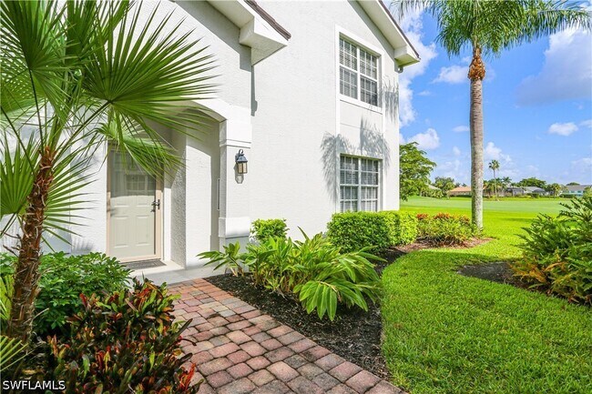 5885 3 Iron Dr in Naples, FL - Building Photo - Building Photo