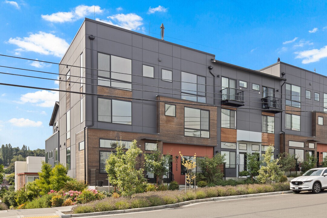 2047 25th Ave S in Seattle, WA - Building Photo